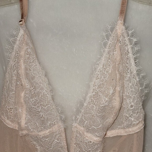 Victoria's Secret V-wire Plunge Very Sexy Lace Teddy Beige Medium NWT - Picture 6 of 16